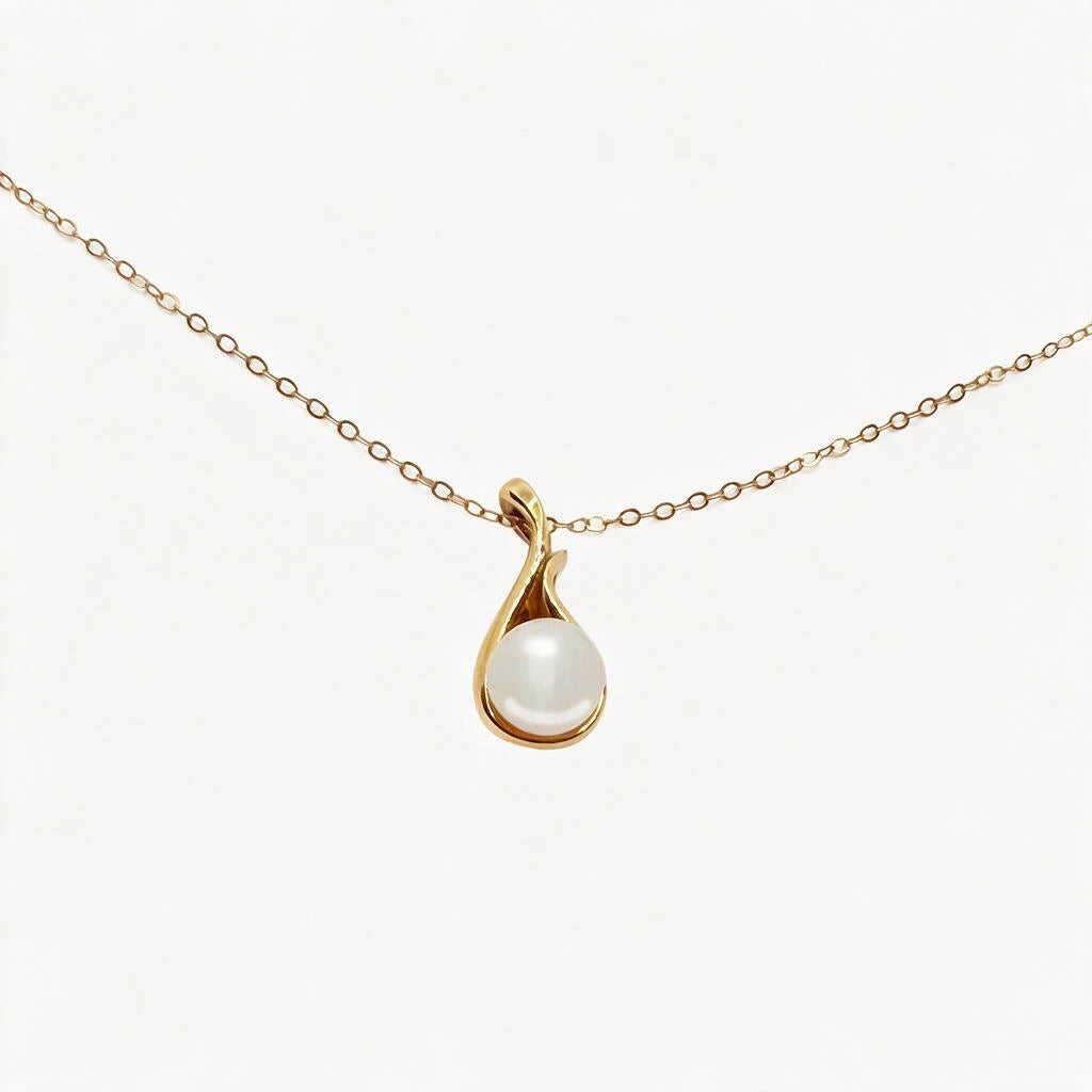 18K Gold Pearl Pendant & Chain