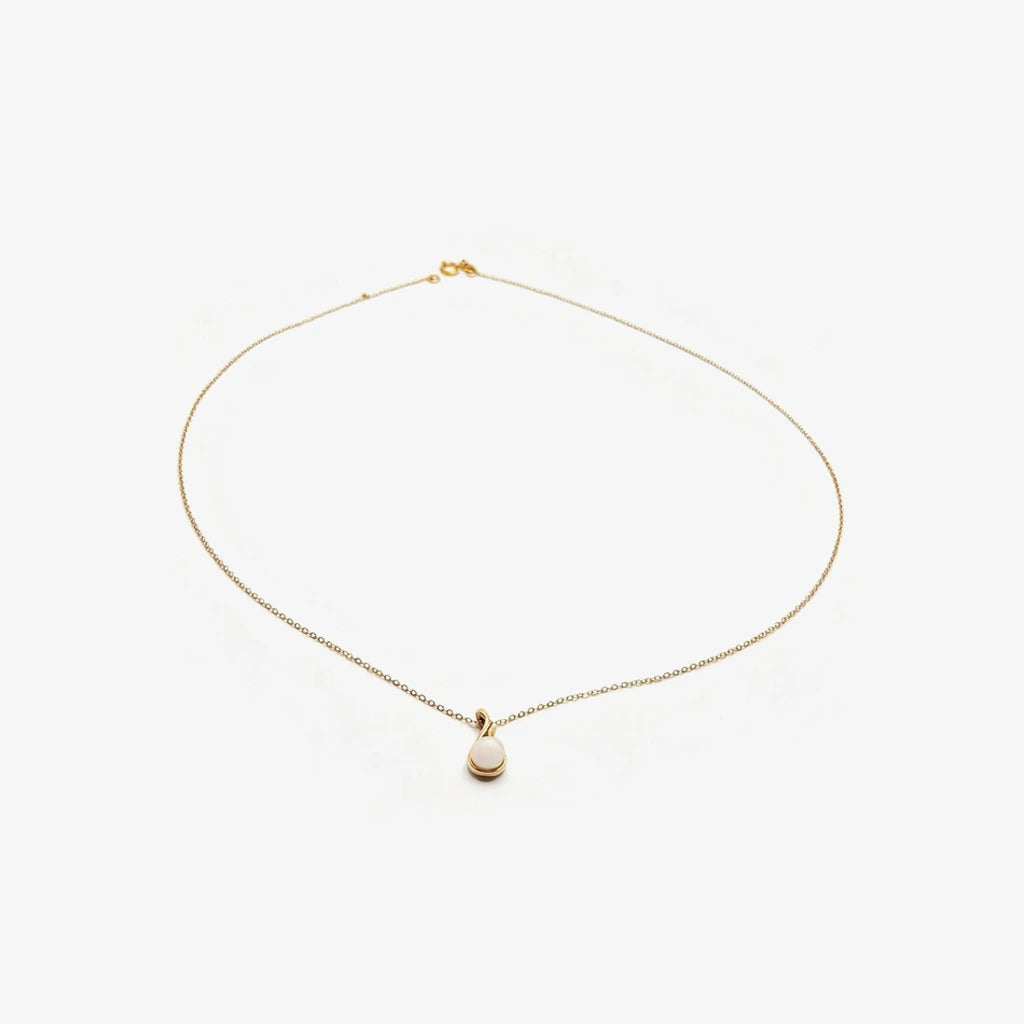 18K Gold Pearl Pendant & Chain