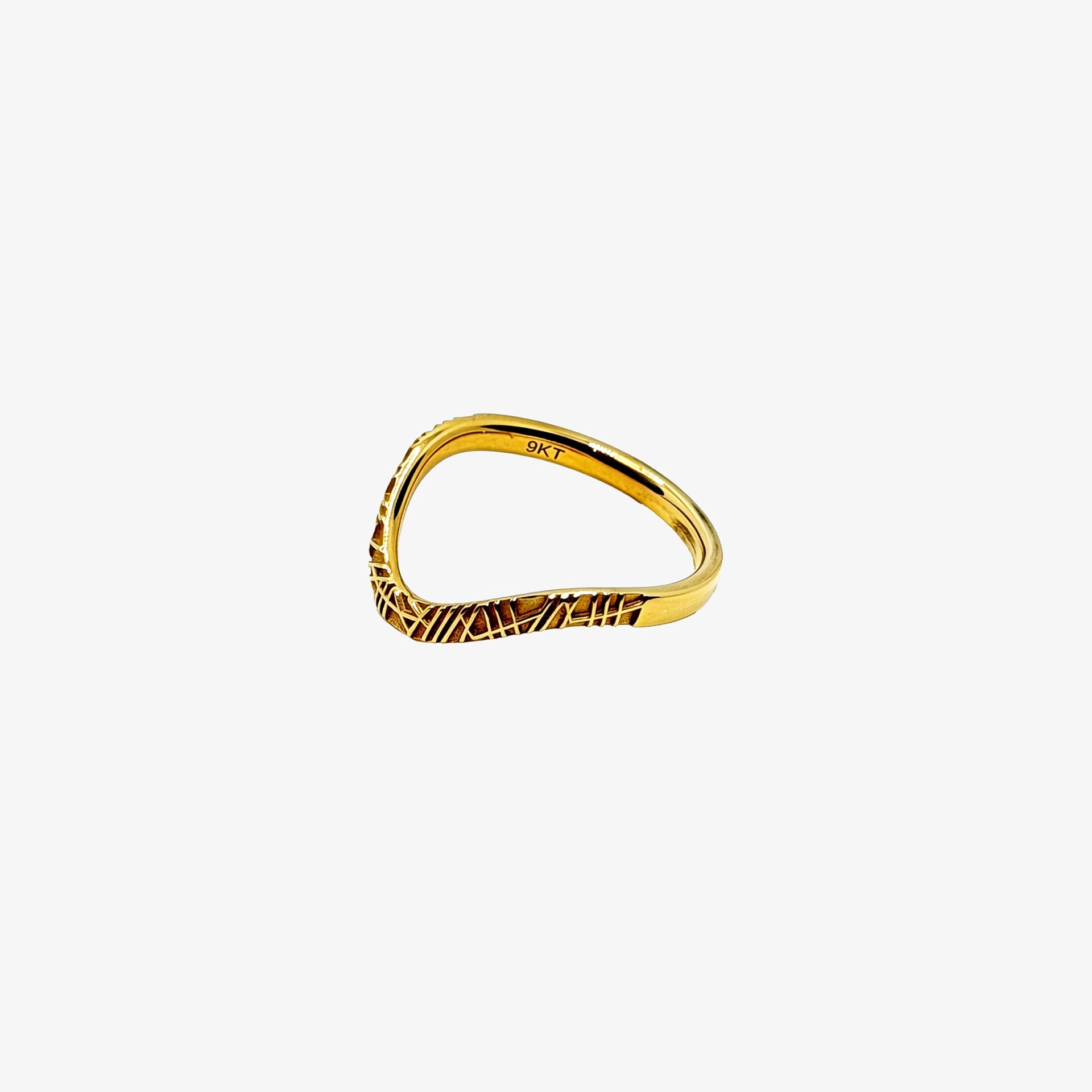 9K Curved Pattern Wedding Band