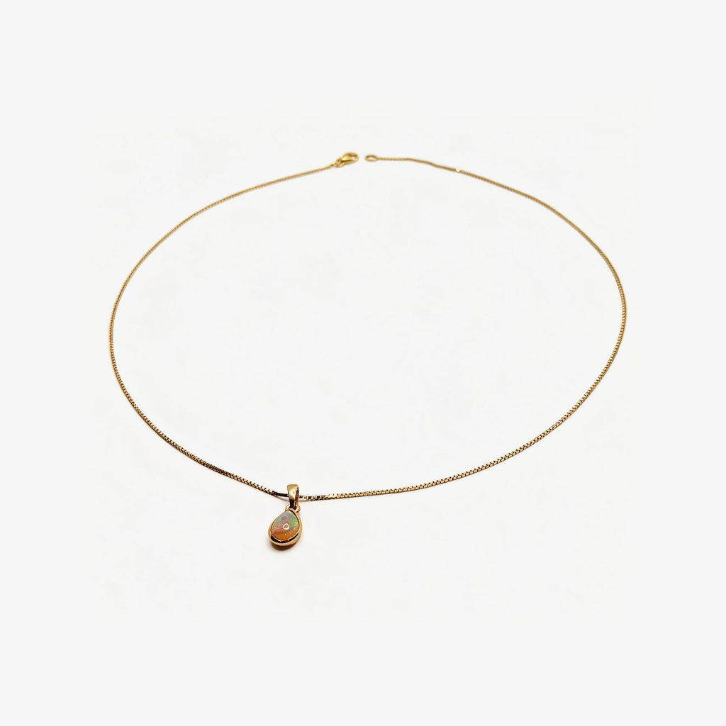 9K Fier Opal Pendant & Chain