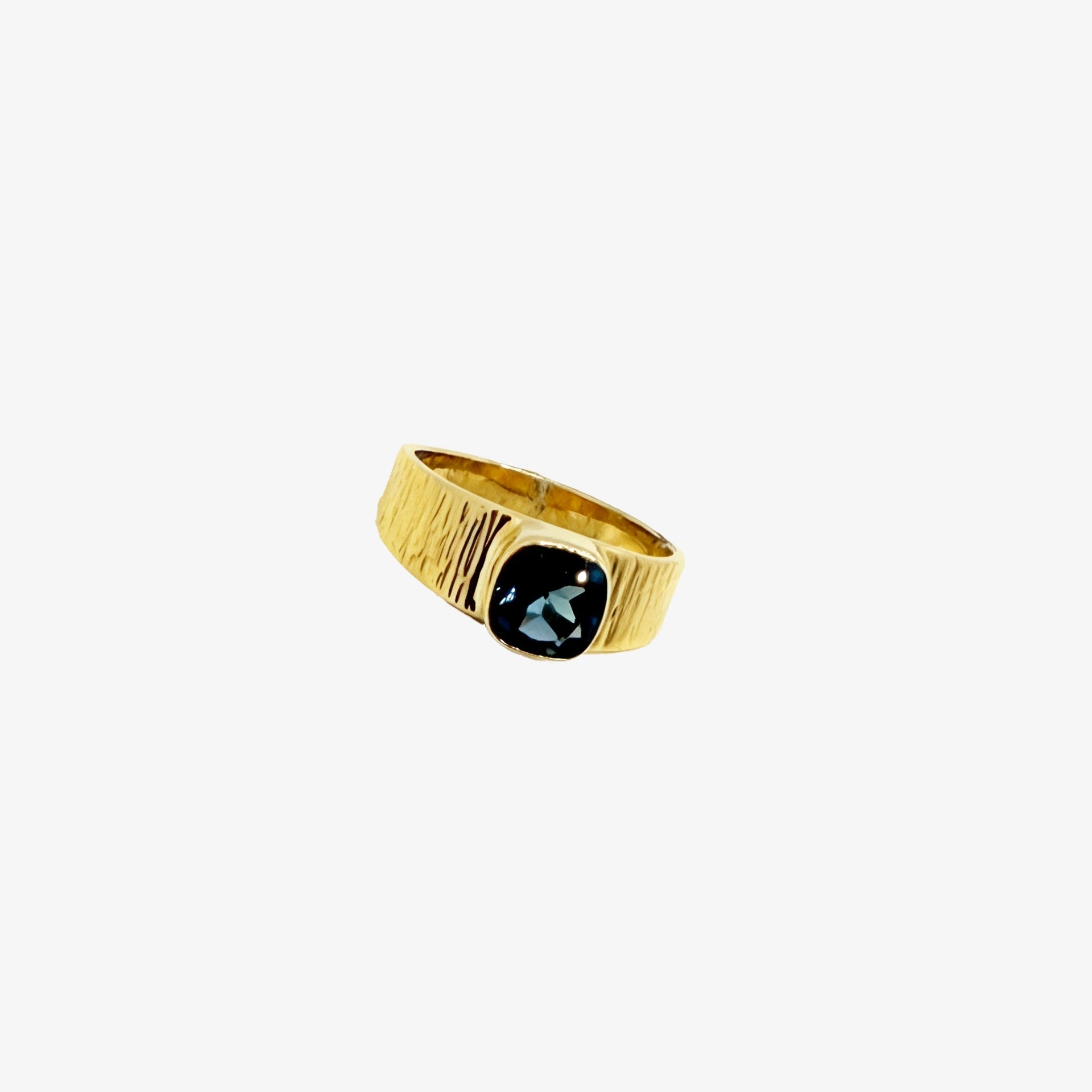 9K London Blue Topaz Ring (P8)