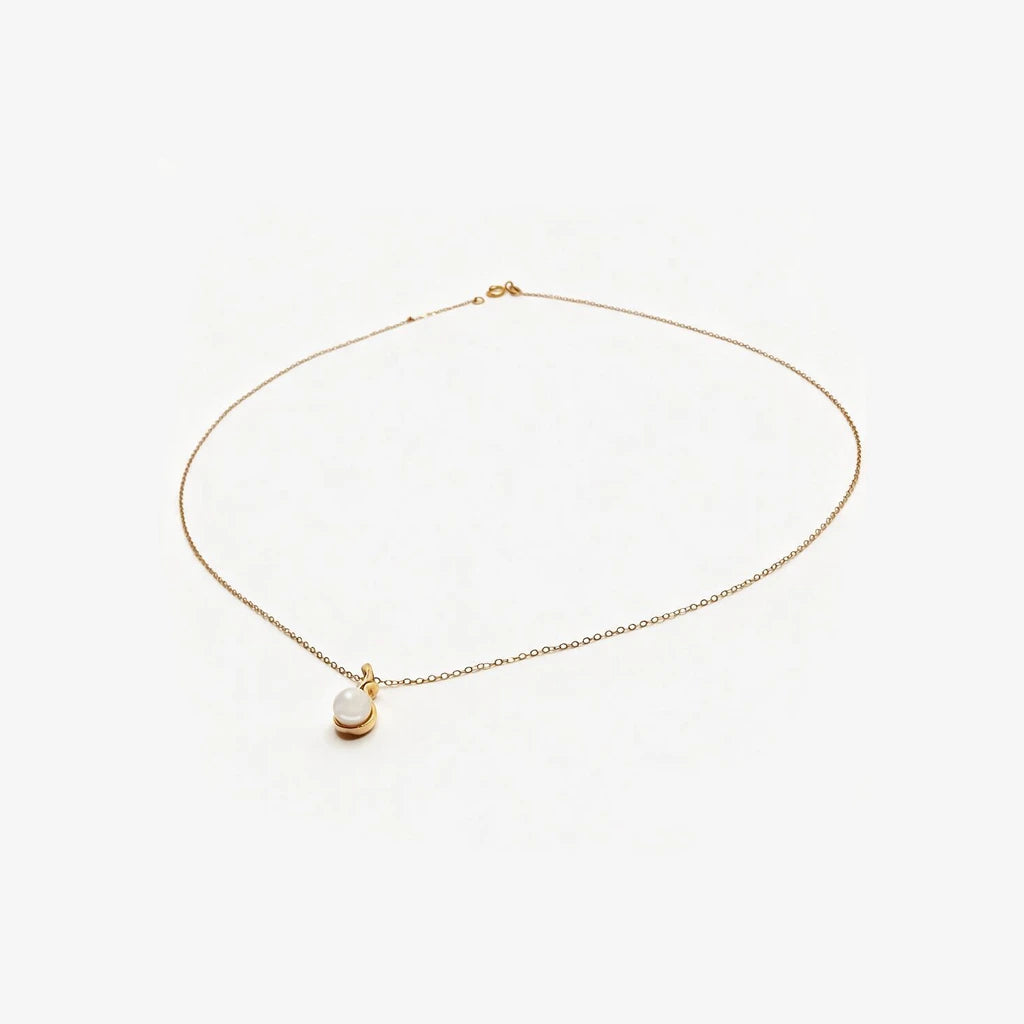 18K Gold Pearl Pendant & Chain