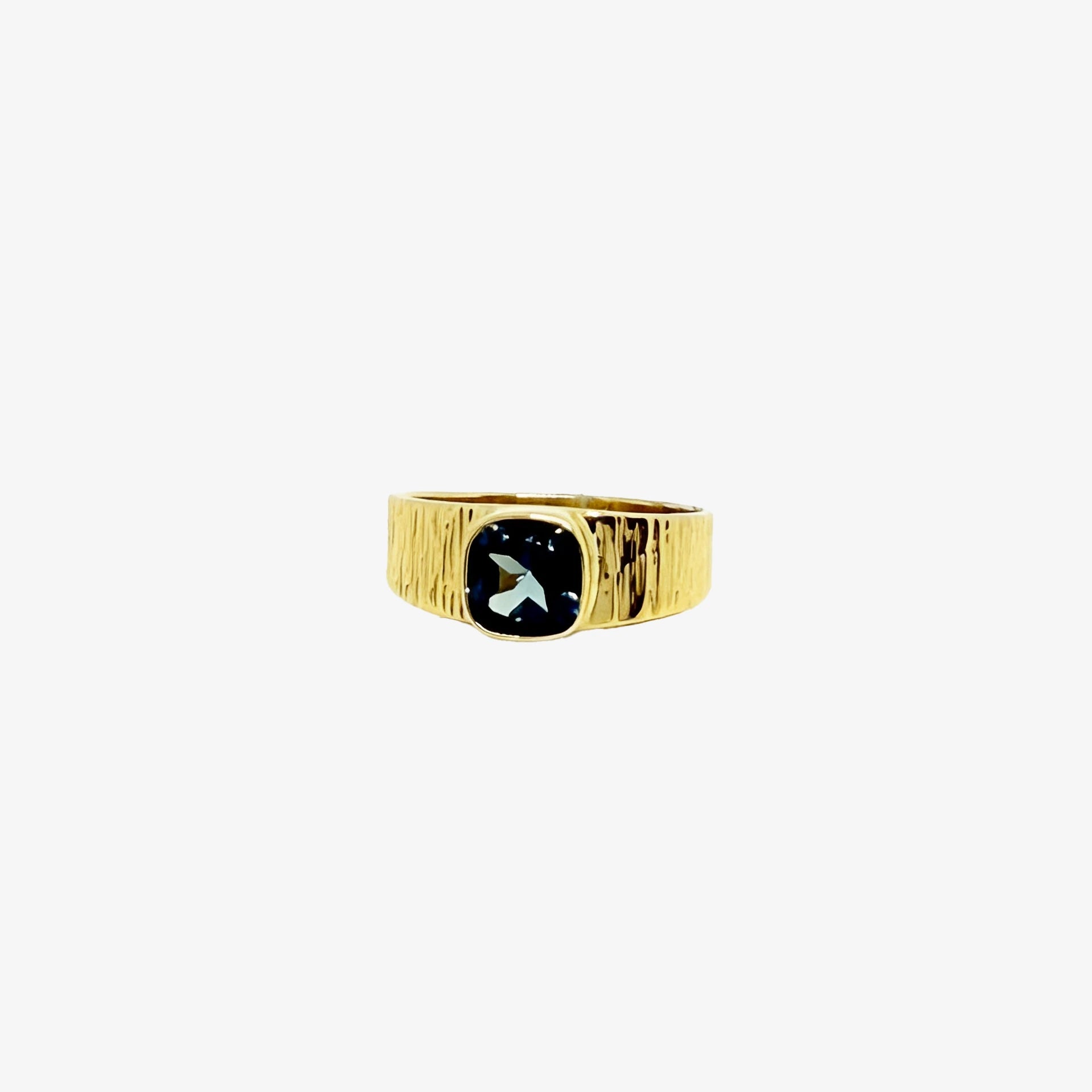 9K London Blue Topaz Ring (P8)